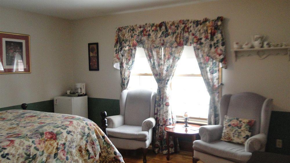 Auberge Wild Rose Inn Moncton Exterior photo