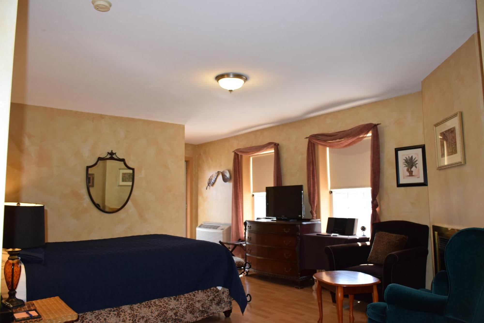 Auberge Wild Rose Inn Moncton Exterior photo