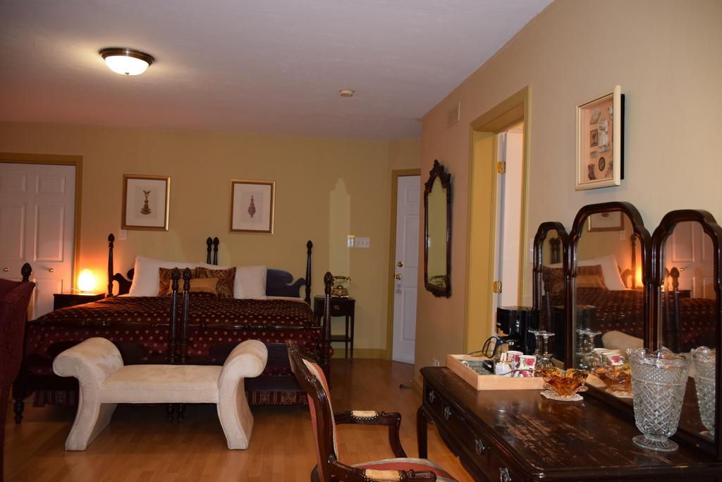 Auberge Wild Rose Inn Moncton Exterior photo