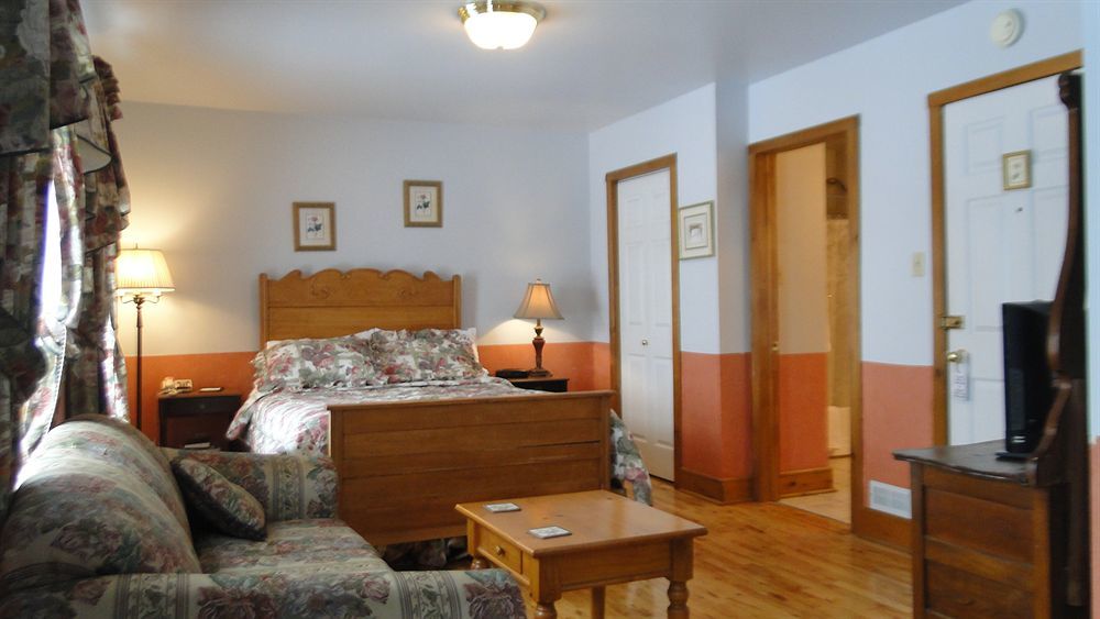 Auberge Wild Rose Inn Moncton Exterior photo