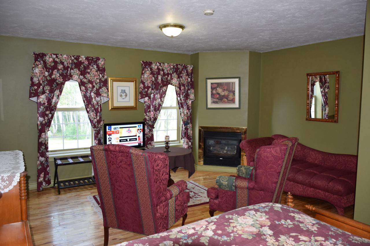 Auberge Wild Rose Inn Moncton Exterior photo