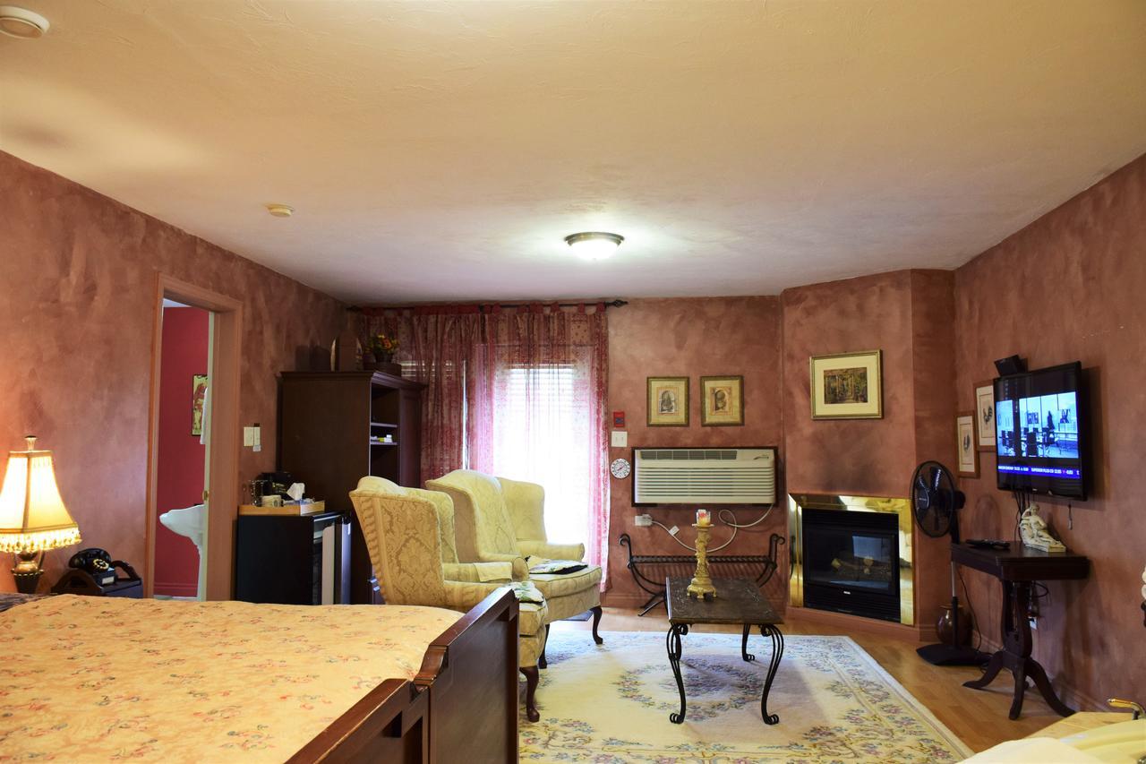 Auberge Wild Rose Inn Moncton Exterior photo